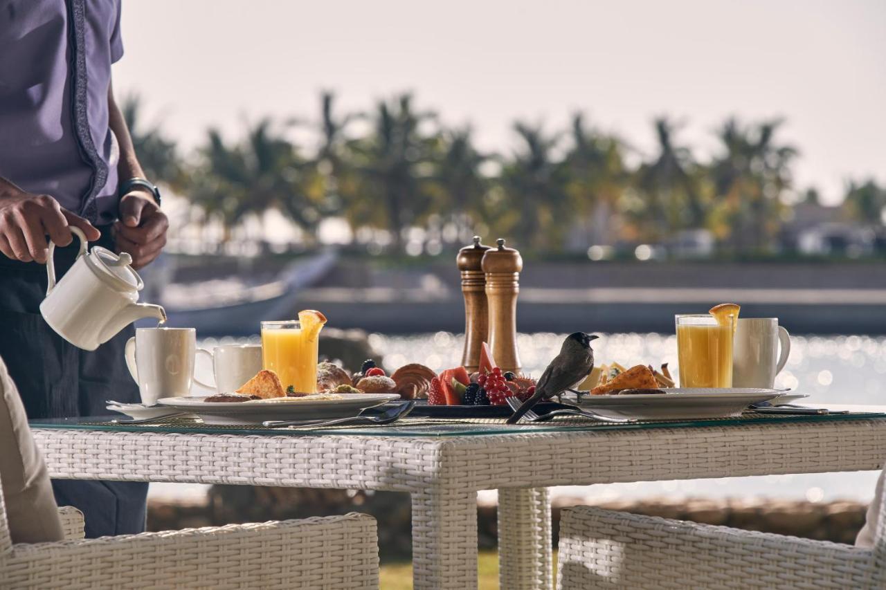 Fanar Hotel & Residences Салала Экстерьер фото A breakfast table